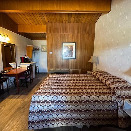 Ace Crown Motel Medicine Hat Exteriör bild