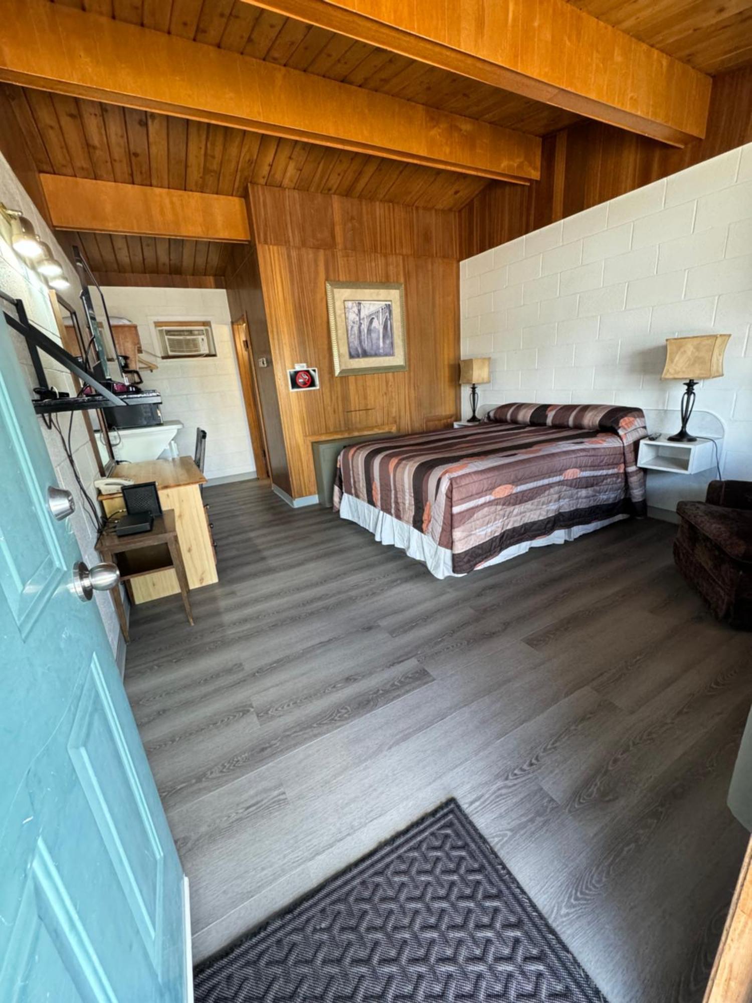 Ace Crown Motel Medicine Hat Exteriör bild