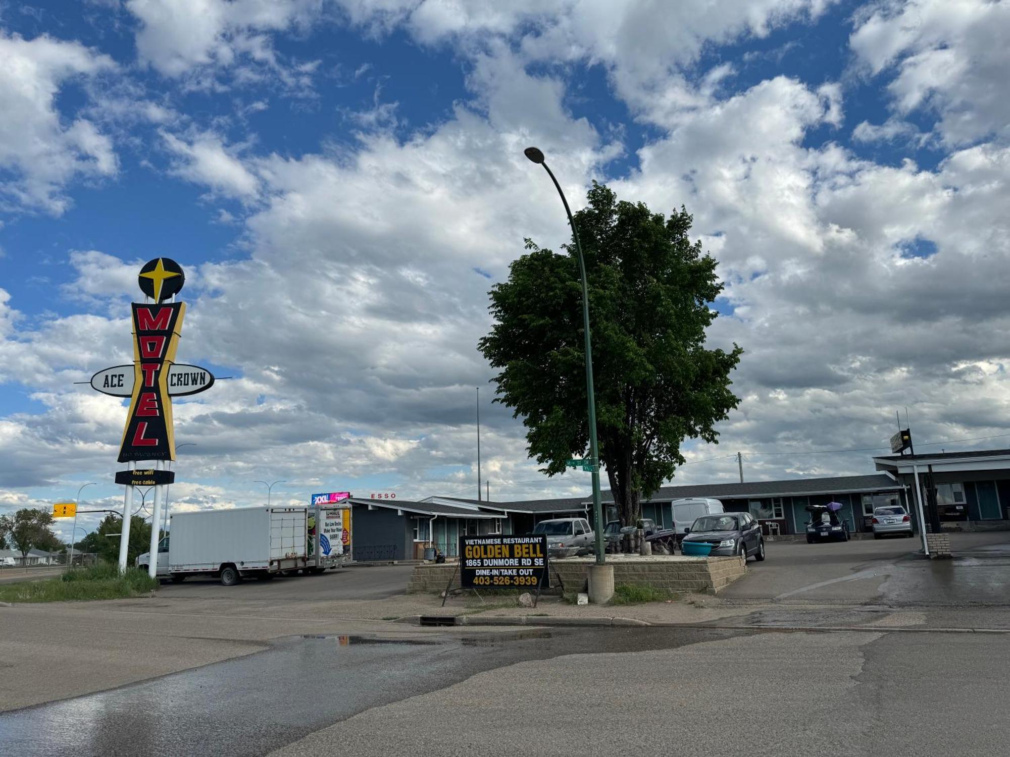 Ace Crown Motel Medicine Hat Exteriör bild