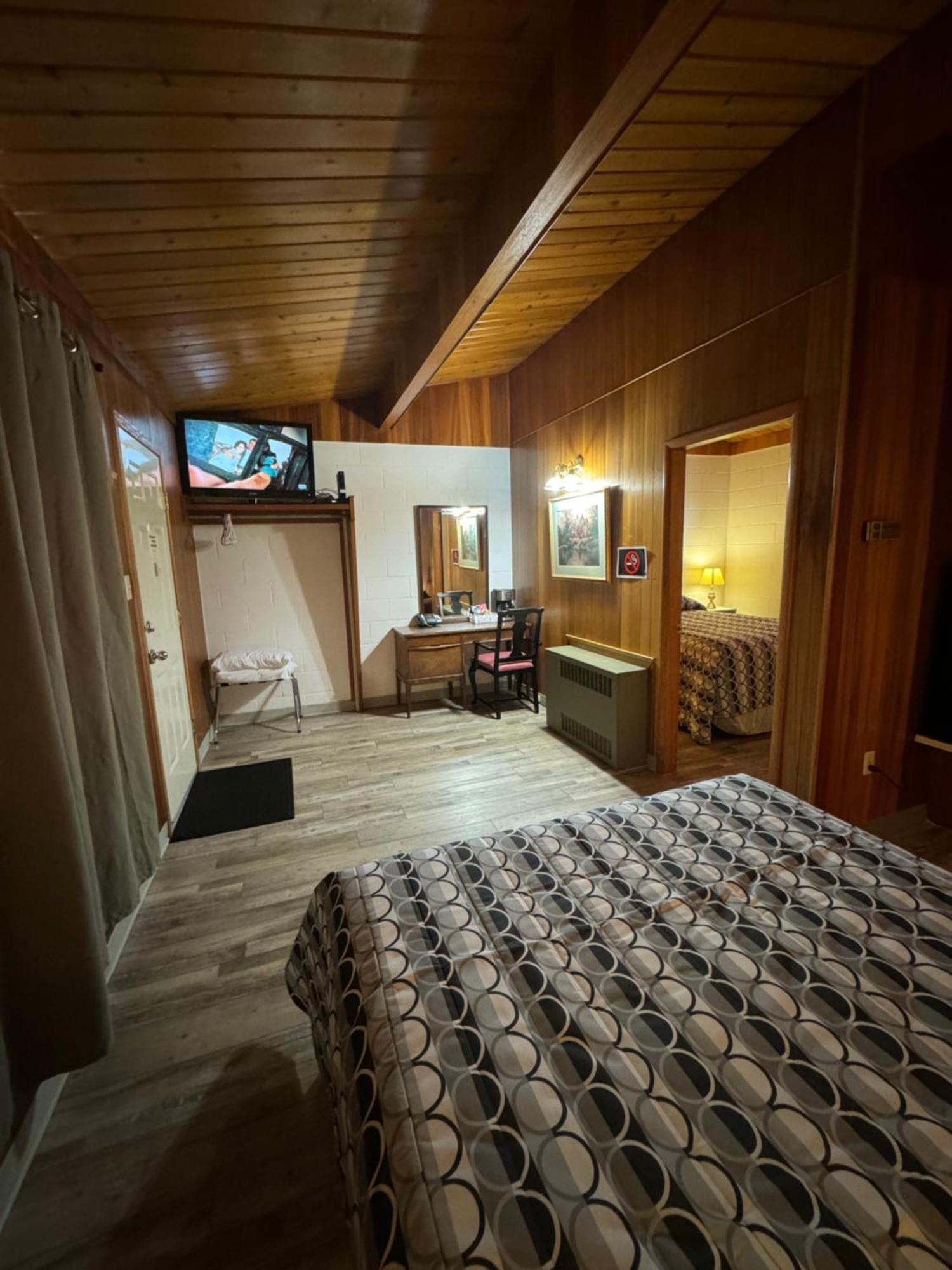 Ace Crown Motel Medicine Hat Exteriör bild