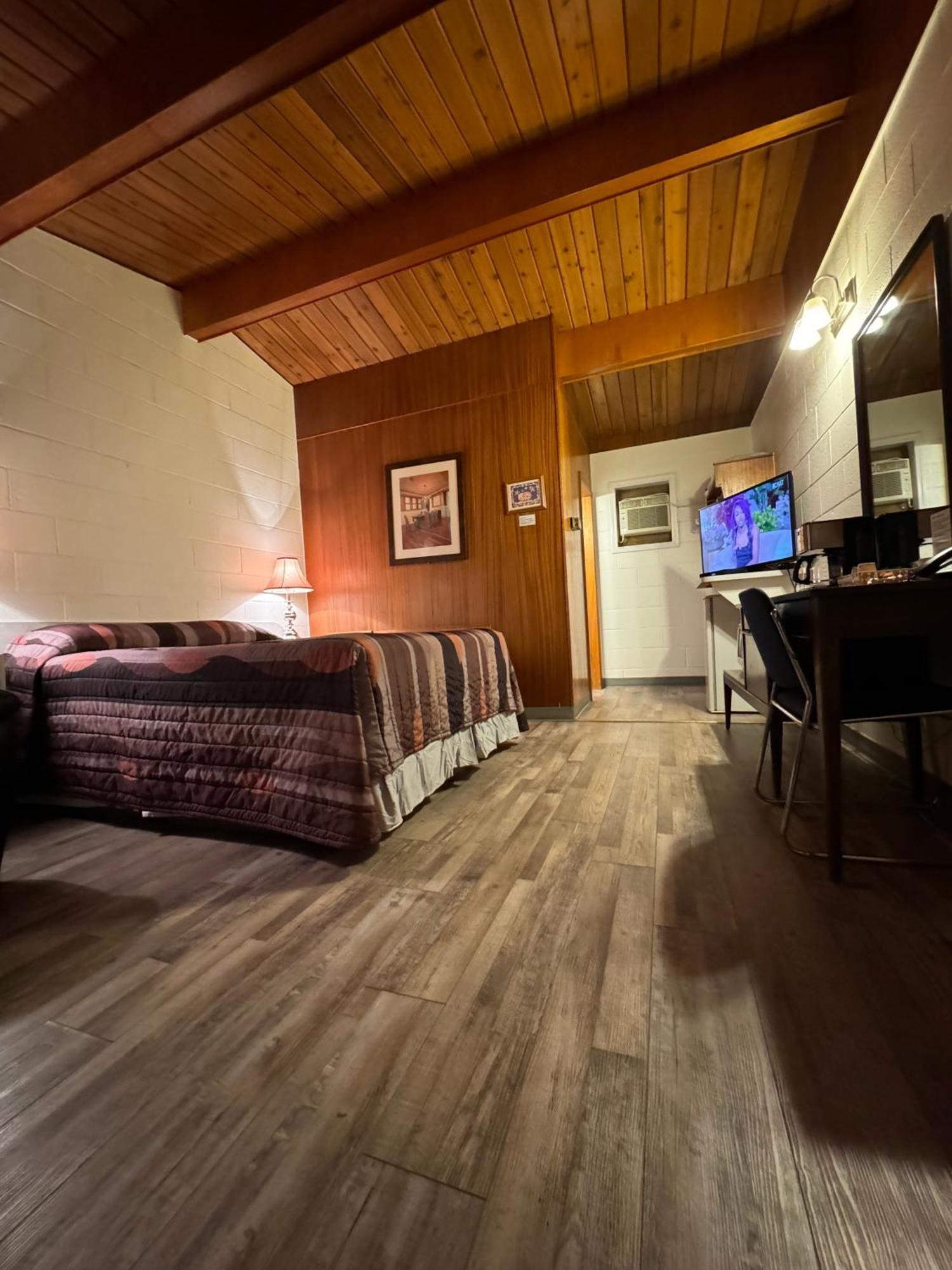 Ace Crown Motel Medicine Hat Exteriör bild