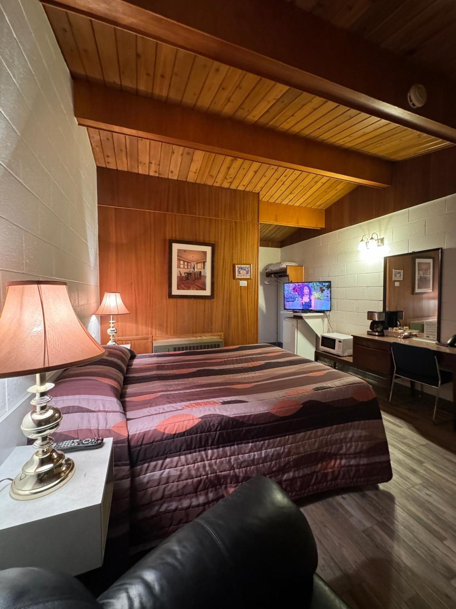 Ace Crown Motel Medicine Hat Exteriör bild