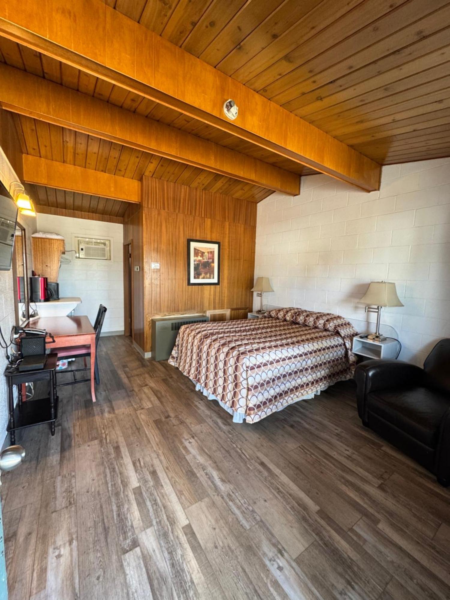 Ace Crown Motel Medicine Hat Exteriör bild