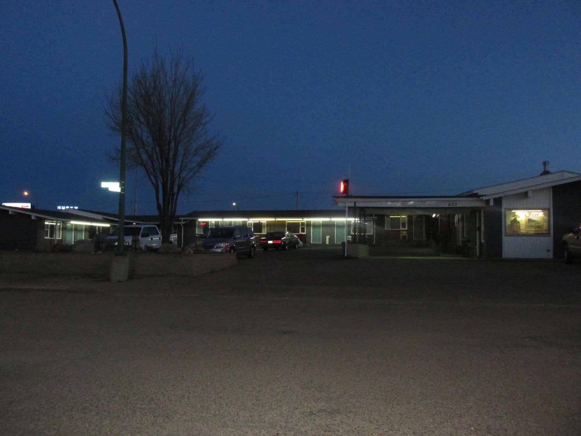 Ace Crown Motel Medicine Hat Exteriör bild