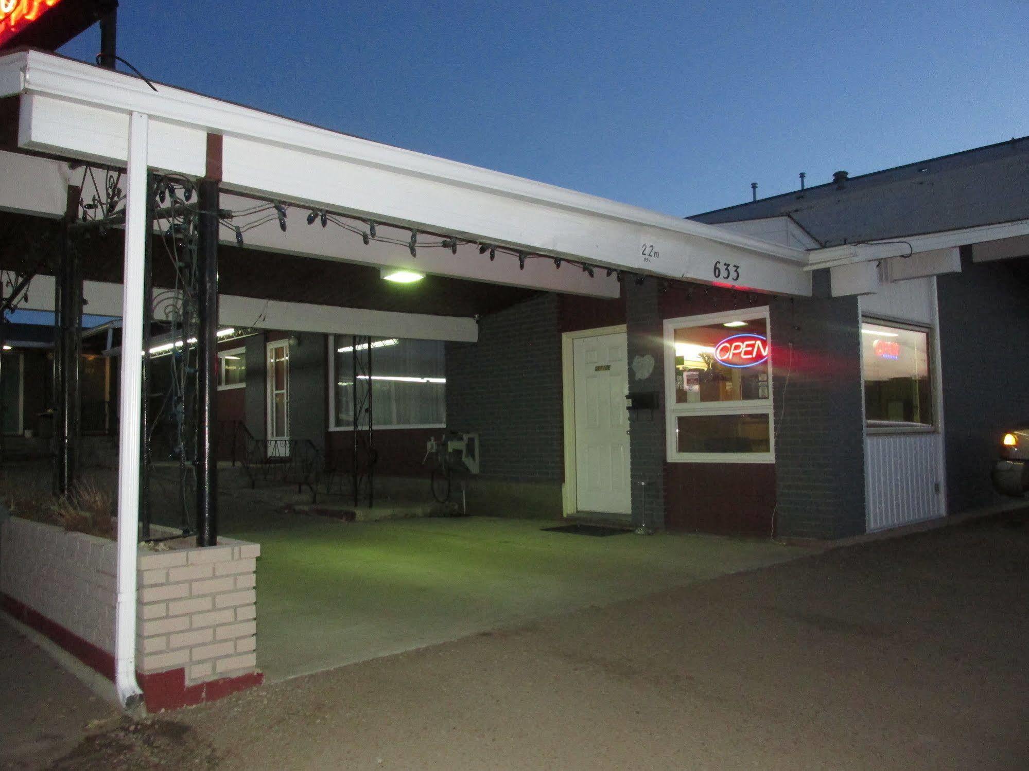 Ace Crown Motel Medicine Hat Exteriör bild